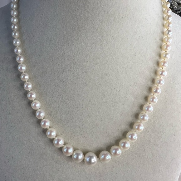 Beautiful Vintage 10KT White Gold Graduated Akoya Pearl Necklace 15.5” D10
